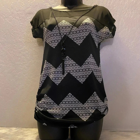 Free Kisses Black & White Pattern Short Sleeve Blouse with Accent Necklace - Picture 9 of 16